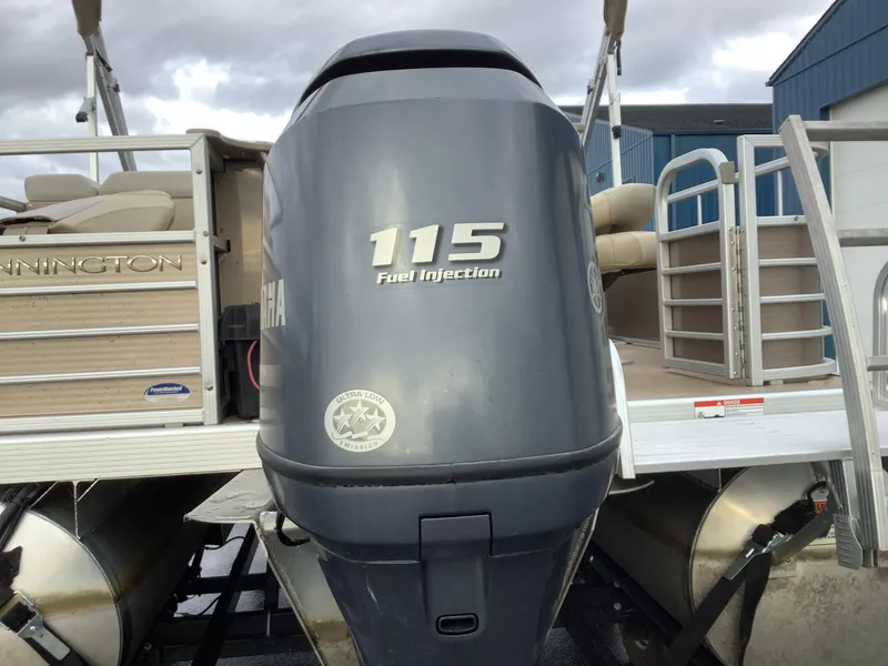 Slide: The Image of 2013 Bennington 2275 pontoon boat with Yamaha 115 fuel injection engine. - 9
