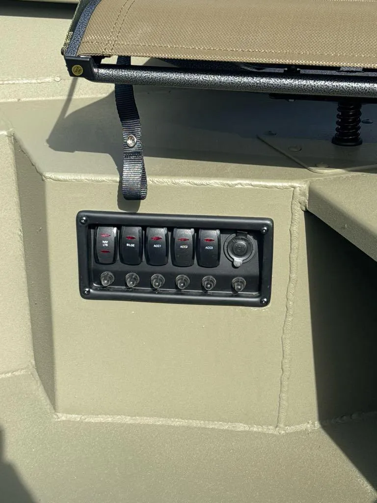 Slide: The Image of Control panel on 2025 Tracker Grizzly 1650 T Prairie Wings Edition boat. - 7