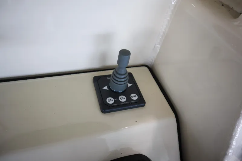 Slide: The Image of Control panel of 2025 Hewescraft 290 Adventure ET HT boat. - 28