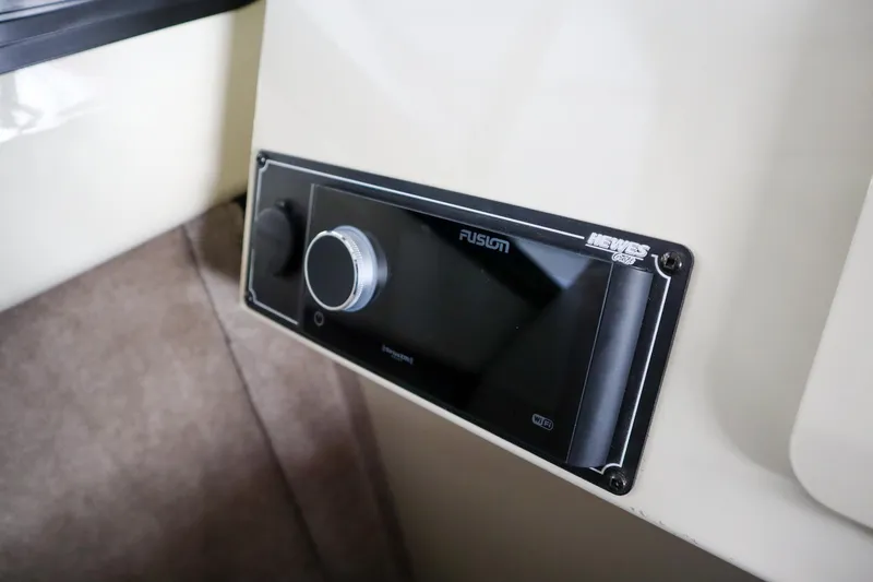 Slide: The Image of Fusion audio system in 2025 Hewescraft 290 Adventure ET HT boat interior. - 39