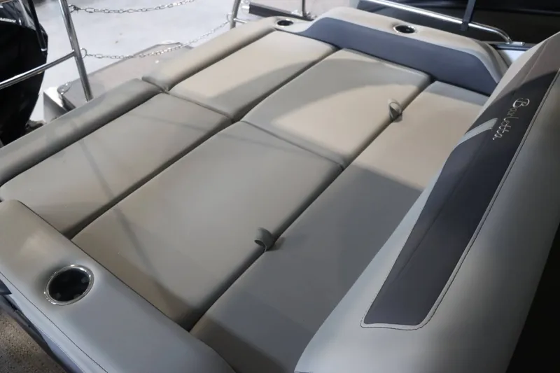 Slide: The Image of Barletta Cabrio 24UC 2025 - 16