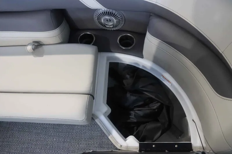 Slide: The Image of Barletta Cabrio 24UC 2025 - 6