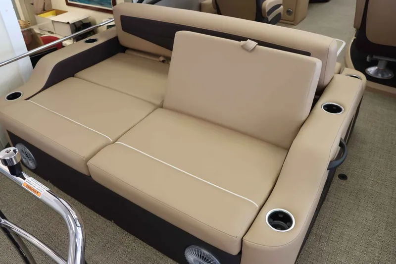 Slide: The Image of Barletta Cabrio 22UC 2025 - 12