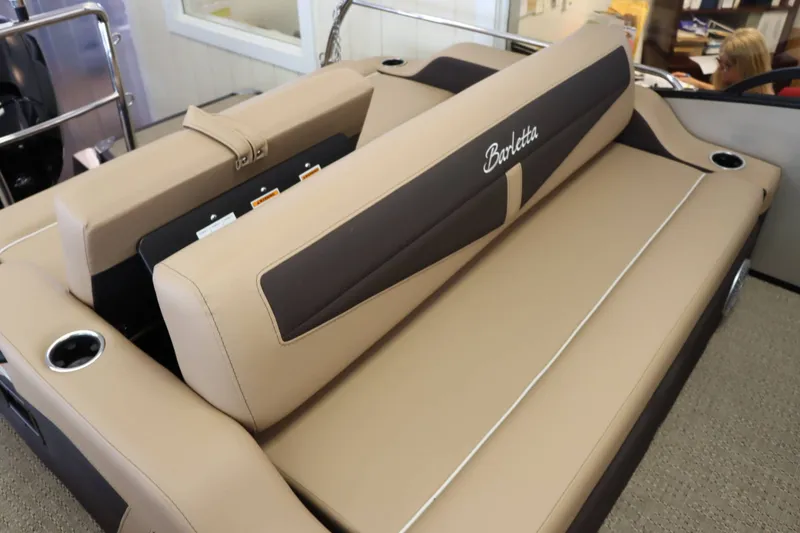 Slide: The Image of Barletta Cabrio 22UC 2025 - 13