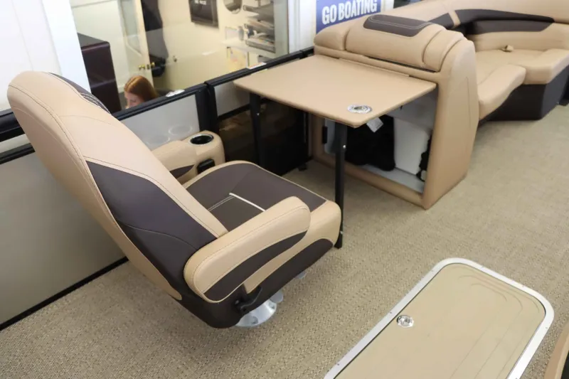 Slide: The Image of Barletta Cabrio 22UC 2025 - 15