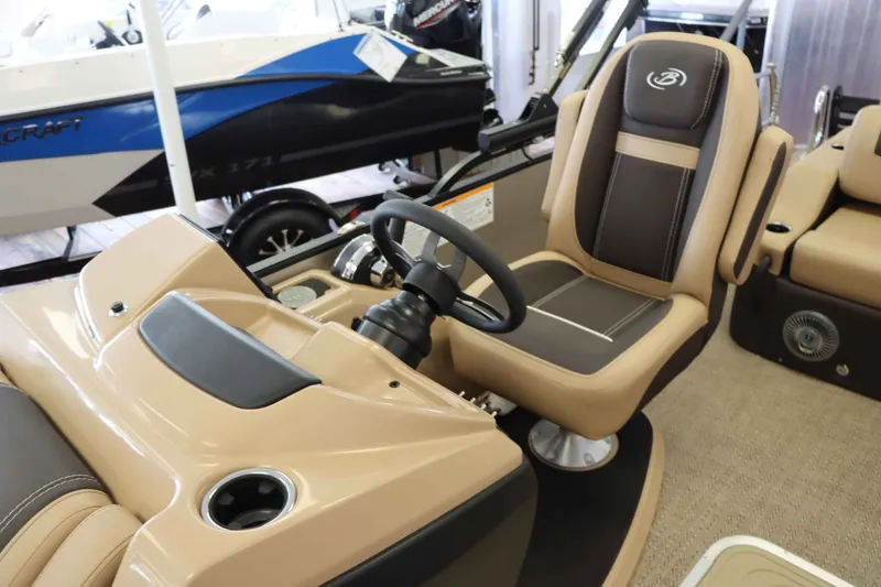 Slide: The Image of Barletta Cabrio 22UC 2025 - 8