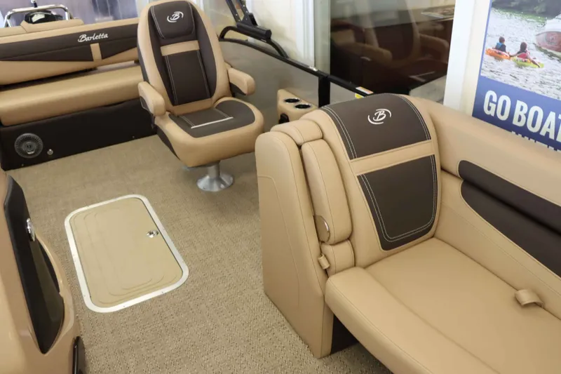 Slide: The Image of Barletta Cabrio 22UC 2025 - 9