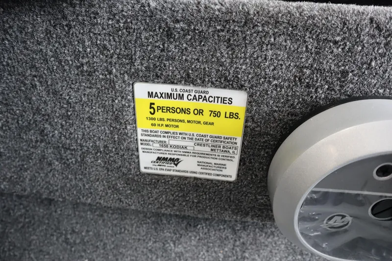 Slide: The Image of Capacity label on 2025 Crestliner 1650 KODIAK WT, max 5 persons or 750 lbs. - 14