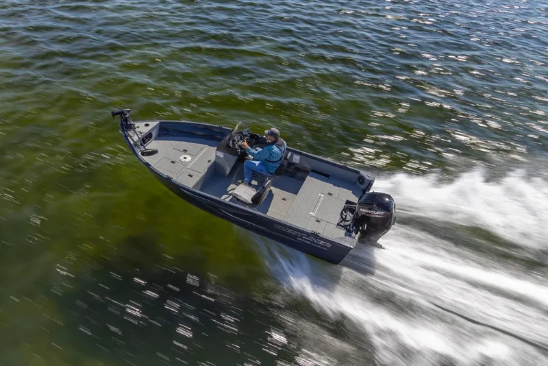 Slide: The Image of 2025 Crestliner 1650 KODIAK WT boat speeding on open water. - 19