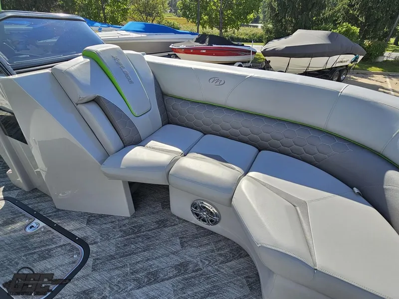 Slide: The Image of Manitou 25 X-Plode 2021 - 108