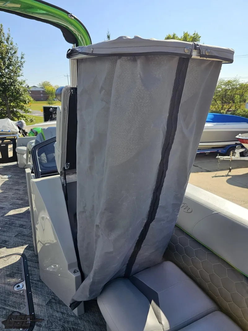 Slide: The Image of Manitou 25 X-Plode 2021 - 111