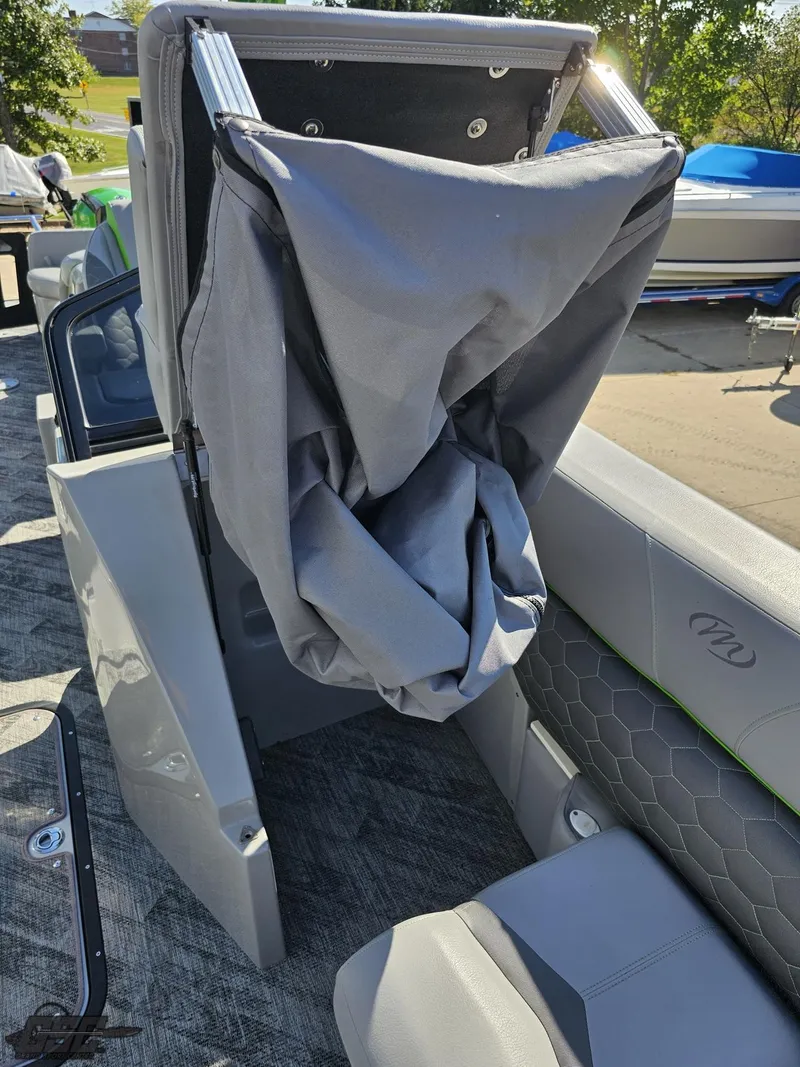 Slide: The Image of Manitou 25 X-Plode 2021 - 112