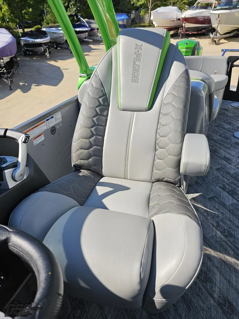 Slide: The Image of Manitou 25 X-Plode 2021 - 125