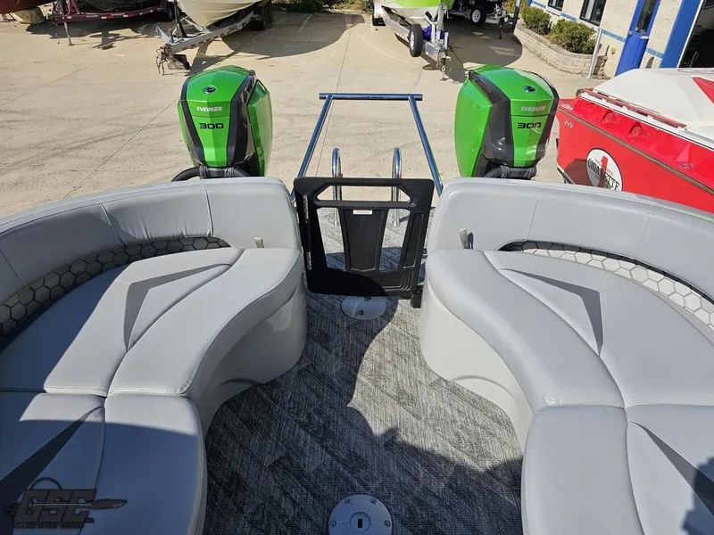 Slide: The Image of Manitou 25 X-Plode 2021 - 128