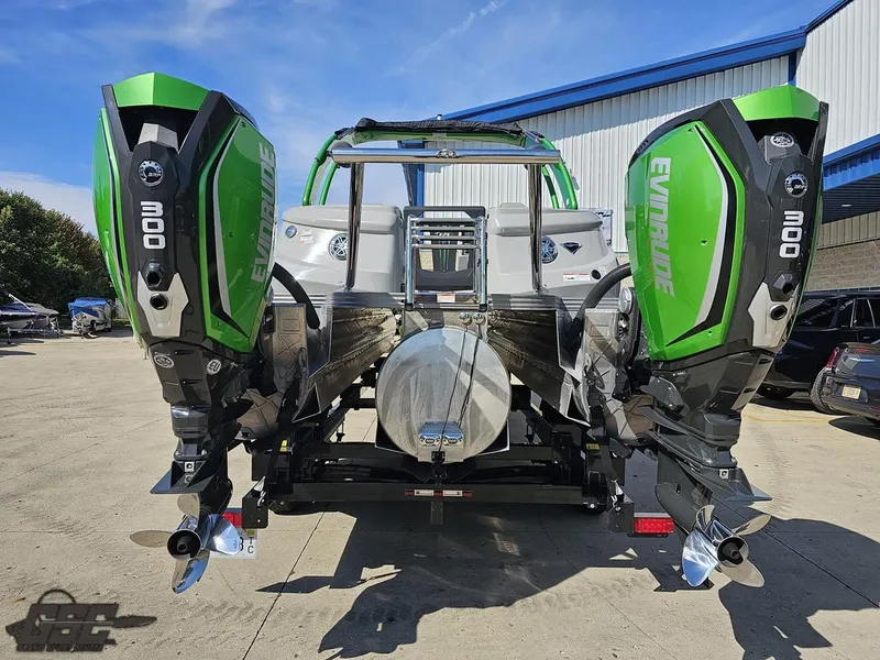 Slide: The Image of 2021 Manitou 25 X-Plode with dual Evinrude 300 engines, parked outdoors. - 41