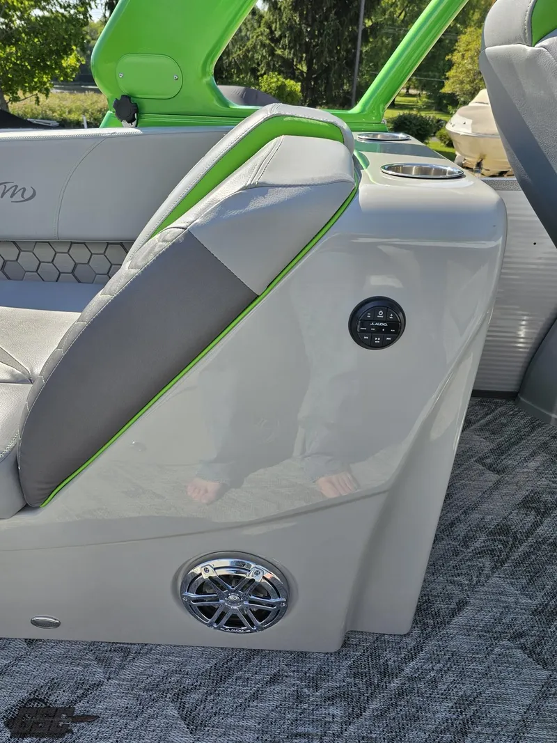 Slide: The Image of Manitou 25 X-Plode 2021 - 71