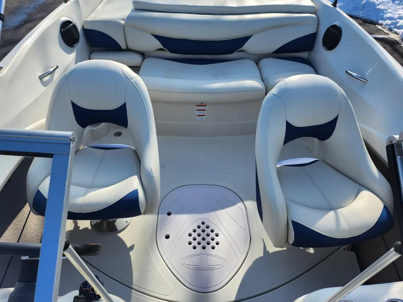 Slide: The Image of 2014 Tahoe Q5i SF boat interior with white and blue seating. - 20