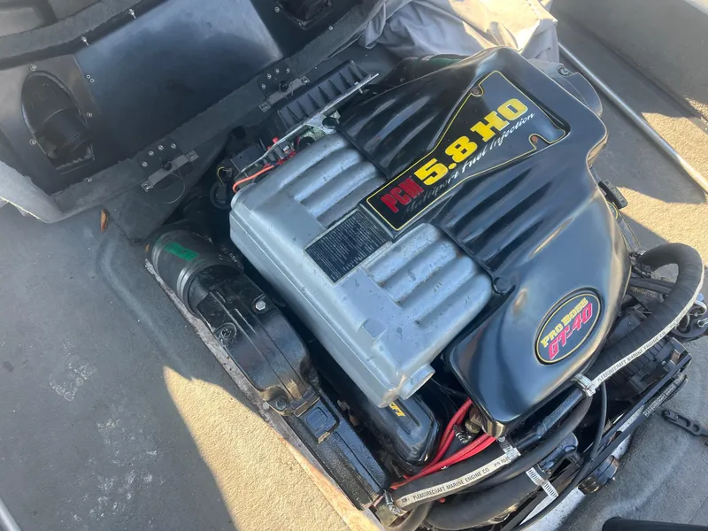 Slide: The Image of 2000 Correct Craft Ski Nautique engine, PCM 5.8 HO, detailed view. - 4