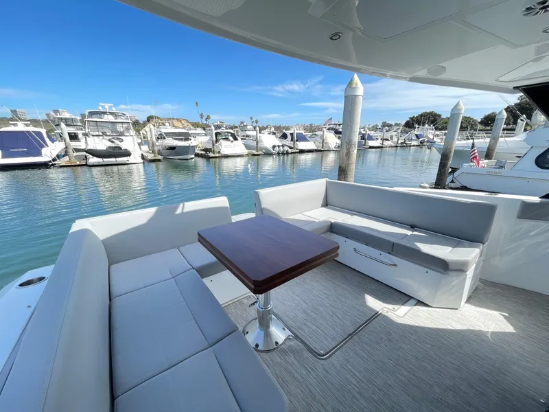 Slide: The Image of Cruisers Yachts 390 EC 2020 - 10