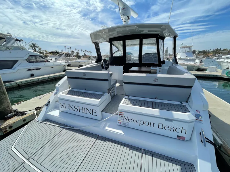 Slide: The Image of Cruisers Yachts 390 EC 2020 - 12