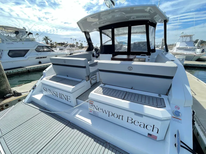 Slide: The Image of Cruisers Yachts 390 EC 2020 - 13