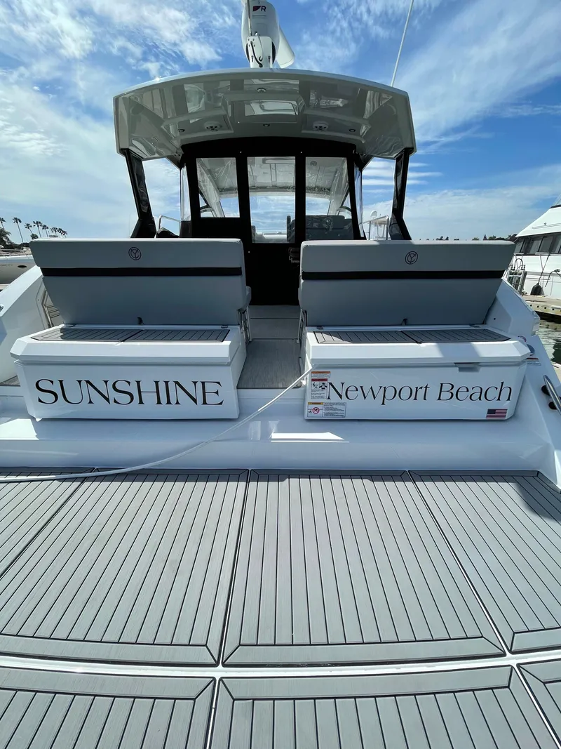 Slide: The Image of Cruisers Yachts 390 EC 2020 - 14