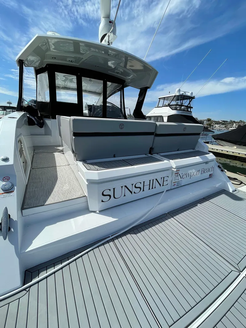 Slide: The Image of Cruisers Yachts 390 EC 2020 - 15