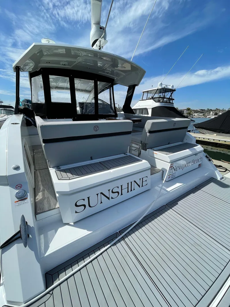 Slide: The Image of Cruisers Yachts 390 EC 2020 - 16