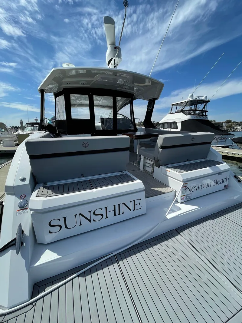 Slide: The Image of Cruisers Yachts 390 EC 2020 - 17