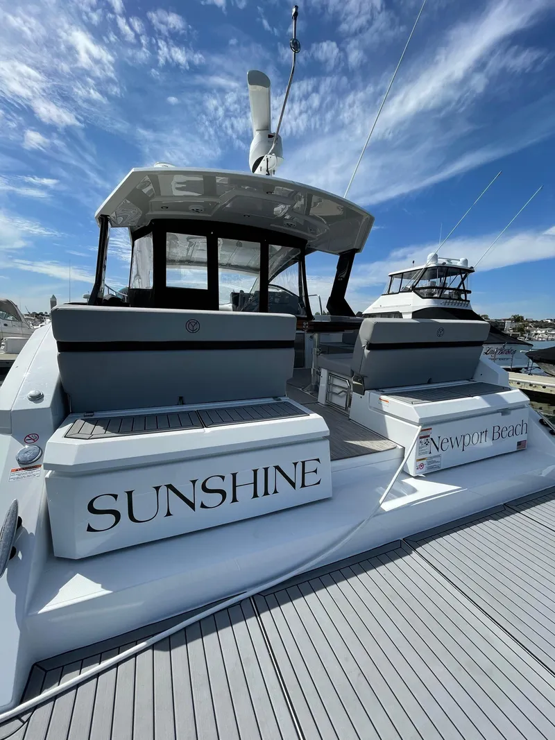 Slide: The Image of Cruisers Yachts 390 EC 2020 - 18