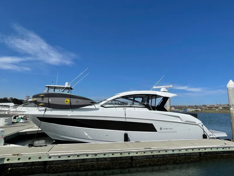 Slide: The Image of Cruisers Yachts 390 EC 2020 - 2