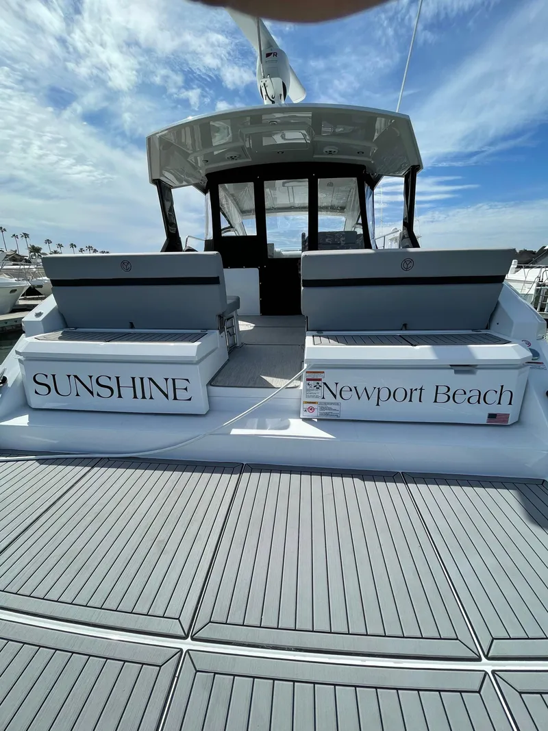 Slide: The Image of Cruisers Yachts 390 EC 2020 - 20