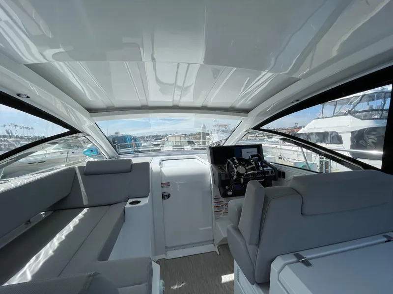 Slide: The Image of Cruisers Yachts 390 EC 2020 - 27