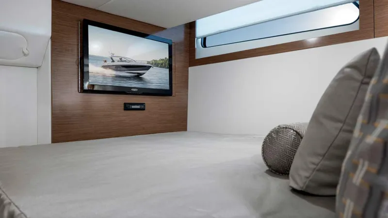 Slide: The Image of Cruisers Yachts 390 EC 2020 - 29