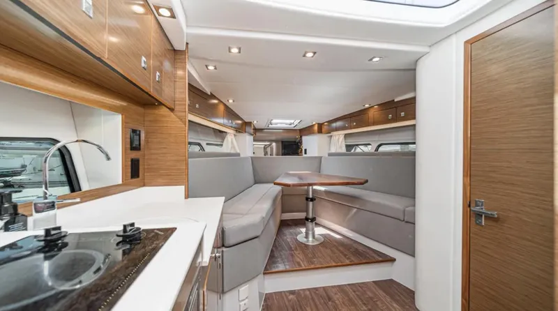 Slide: The Image of Cruisers Yachts 390 EC 2020 - 30