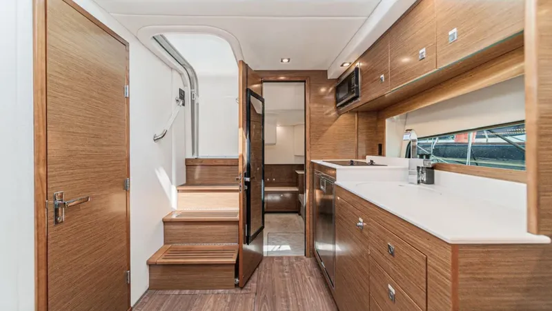 Slide: The Image of Cruisers Yachts 390 EC 2020 - 31