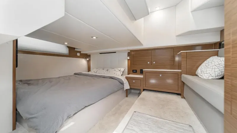 Slide: The Image of Cruisers Yachts 390 EC 2020 - 32