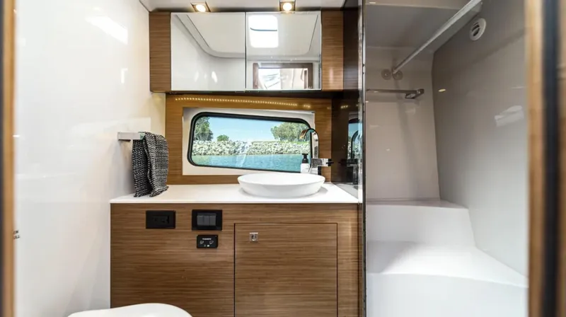 Slide: The Image of Cruisers Yachts 390 EC 2020 - 33