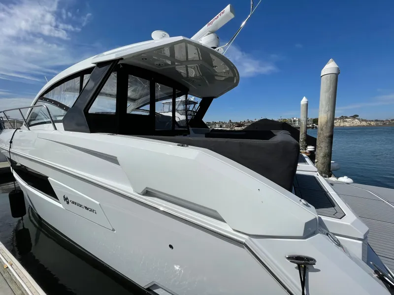 Slide: The Image of Cruisers Yachts 390 EC 2020 - 7