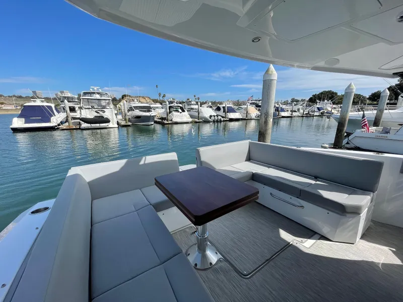 Slide: The Image of Cruisers Yachts 390 EC 2020 - 9