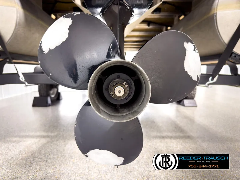 Slide: The Image of Propeller of 2023 SunChaser 20 Vista Fish boat, close-up view. - 41