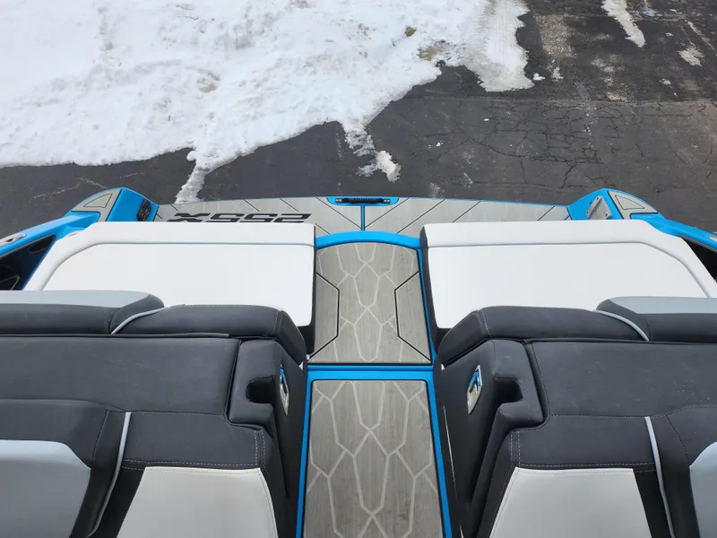Slide: The Image of 2022 Yamaha Boats 255XD interior with snow in the background. - 20