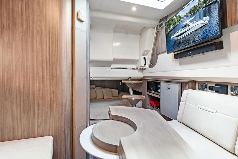 Slide: The Image of Sea Ray SLX 400 Outboard 2019 - 50