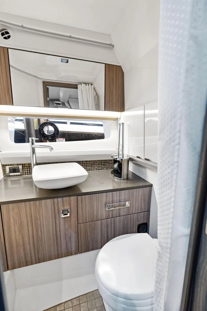 Slide: The Image of Sea Ray SLX 400 Outboard 2019 - 51