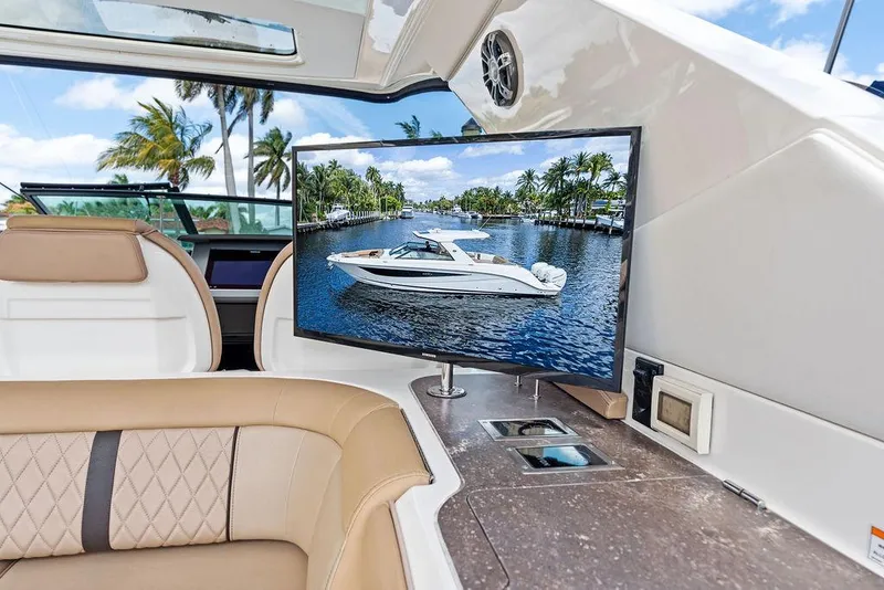 Slide: The Image of Sea Ray SLX 400 Outboard 2019 - 53