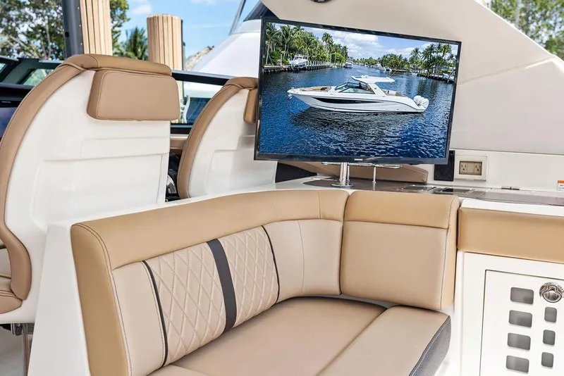 Slide: The Image of Sea Ray SLX 400 Outboard 2019 - 54