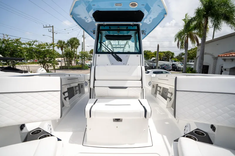 Slide: The Image of Blackfin 302CC 2023 - 51