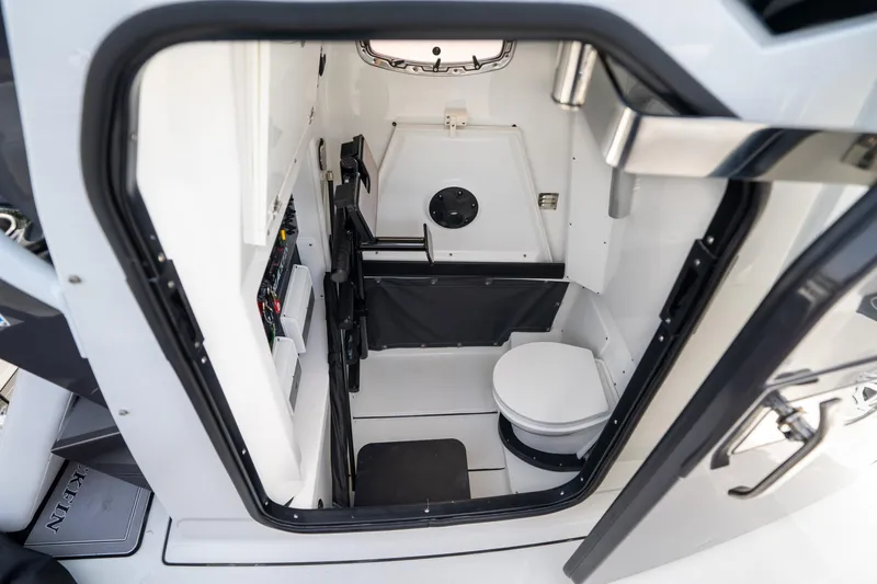 Slide: The Image of Blackfin 302CC 2023 - 58