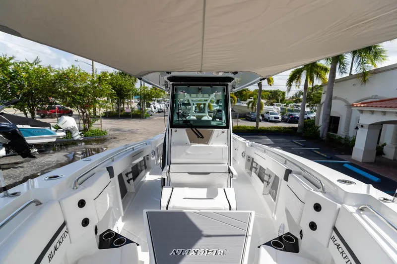 Slide: The Image of Blackfin 302CC 2023 - 51