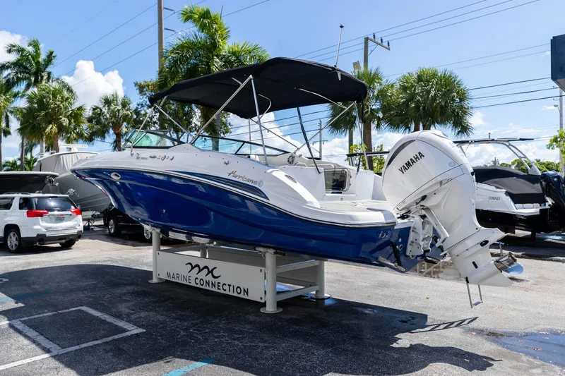Slide: The Image of 2023 Hurricane SunDeck 2690 OB boat with Yamaha outboard motor on display. - 6